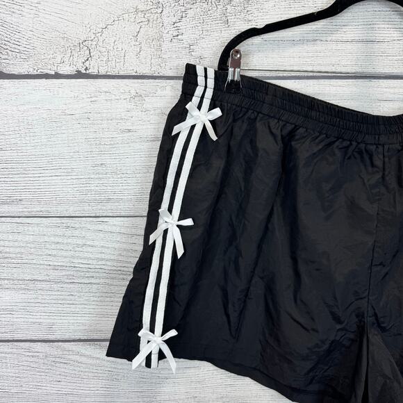 Shein Curve Plus Size Black White Stripe Bow Side Pull On Shorts Size 6XL - Picture 2 of 5